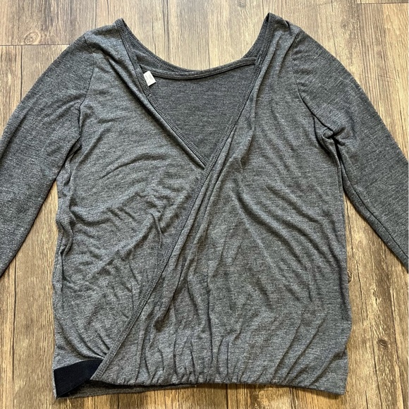 Forever21 Cut Out Open Back Long Sleeve Gray Workout Top T- Shirt Activewear XS - Picture 9 of 11